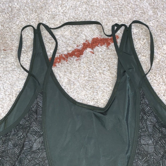 Lululemon- Like New- Sz 10- Cool 2 Street Scoop Back Tank- Gator Green - Picture 8 of 13